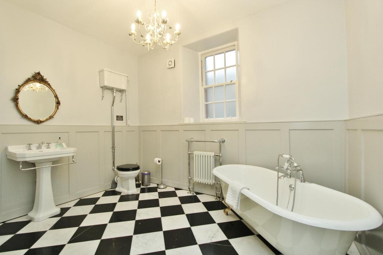 Ramsay Garden - Spacious 3-Bedroom Apartment Next To Edinburgh Castle المظهر الخارجي الصورة
